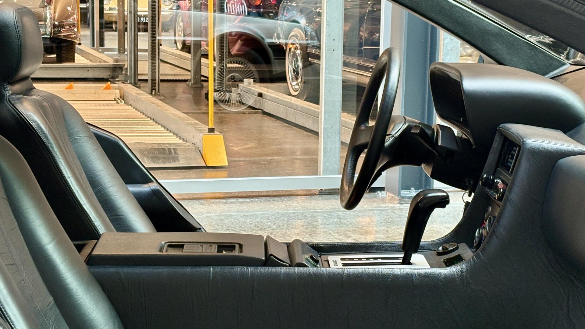 DeLorean DMC-12